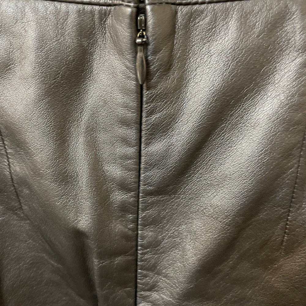 Laundry by Shelli Segal size 6 Black Leather Pencil skirt with ruffle - Picture 6 of 6